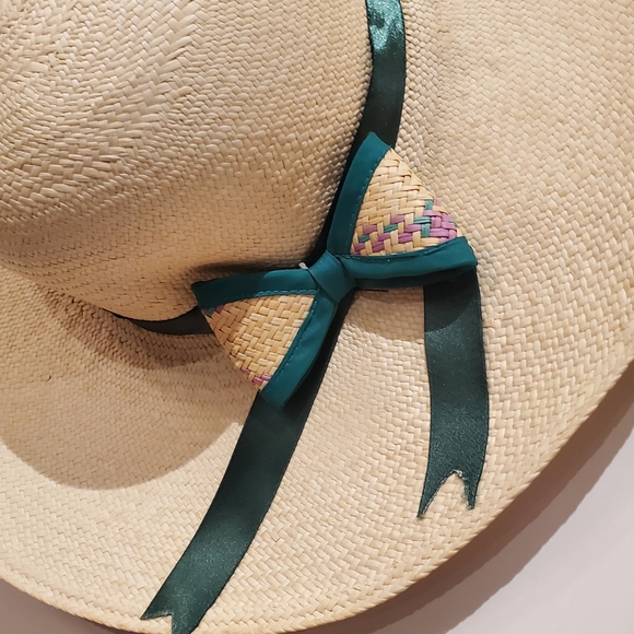 Hand woven straw hat with a matching straw bow - Picture 2 of 5
